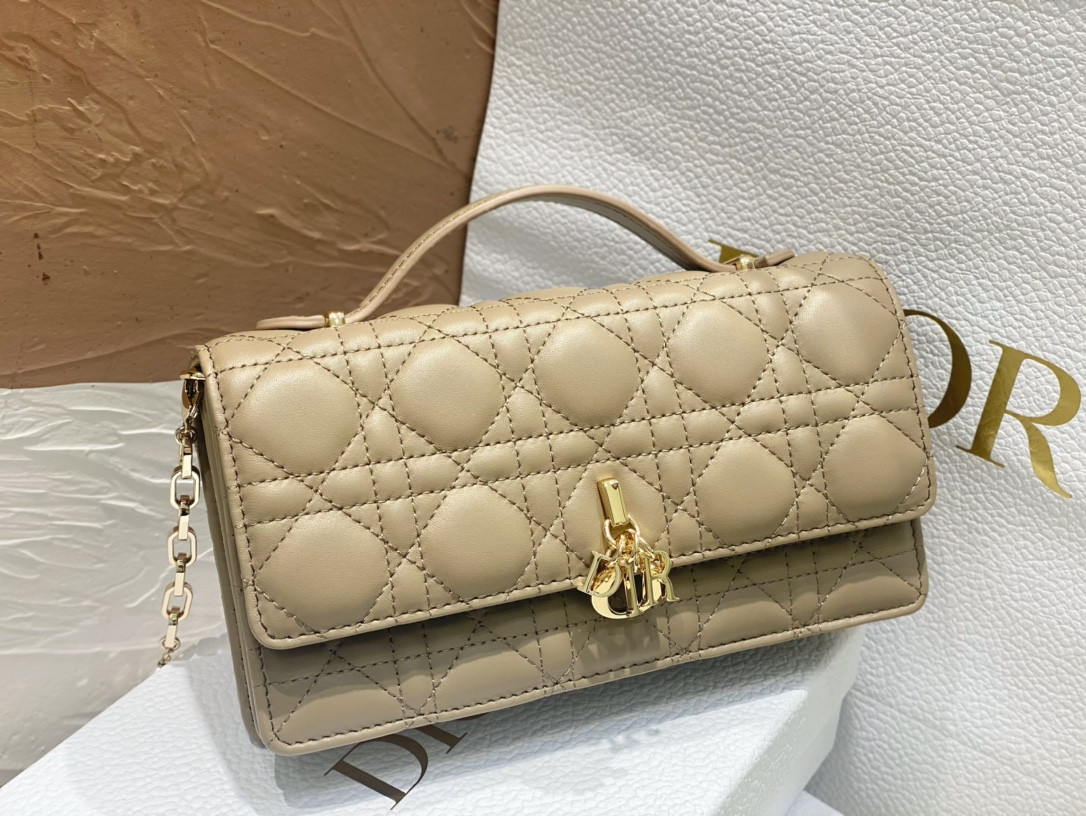 MISS D*0r Mini Handbag Beige Cannage Woven Pattern Lambskin S0980ONMJ_M52U 21 x 11.5 x 4.5 cm