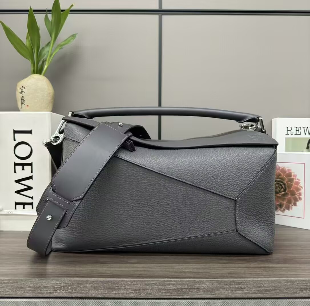 L0ew* Puzzle Edge 36.5 X 23 X 19 CM