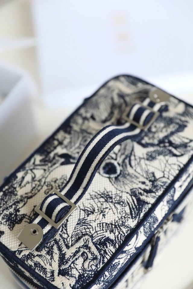 D*0r Travel make up bag