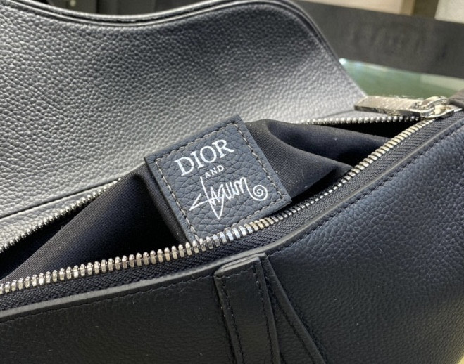 Ch**an D*0r X SHAWN STUSSY Grained Calfskin Saddle 26 x 19 x 4.5 cm