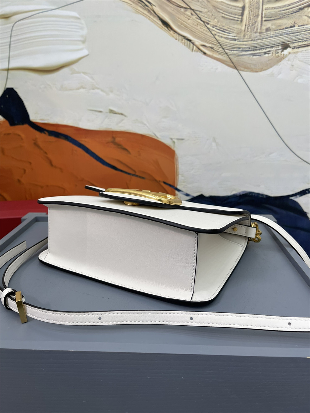 va*t*no GARAVANI LOCÒ CALFSKIN SHOULDER Small BAG 22 x 16 x 7 cm