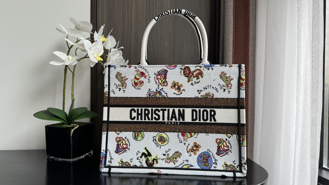 MEDIUM D*0r BOOK TOTE White Multicolor Dragon Zodiac Embroidery 14 x 11 x 6.5 inches