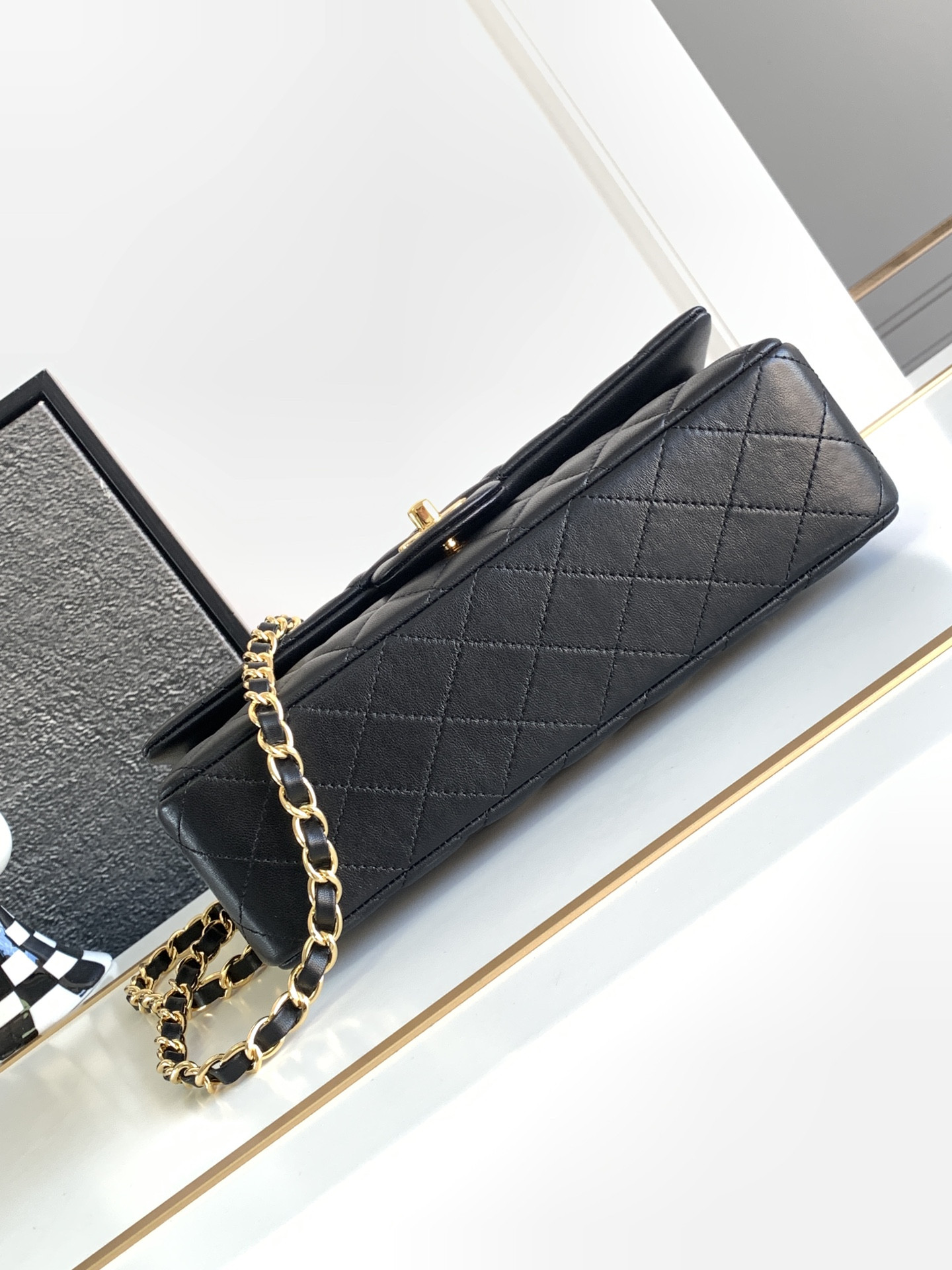 Ch*el CLASSIC HANDBAG LAMBSKIN & GOLD-TONE METAL BLACK 15.5 x 25.5x6.5cm