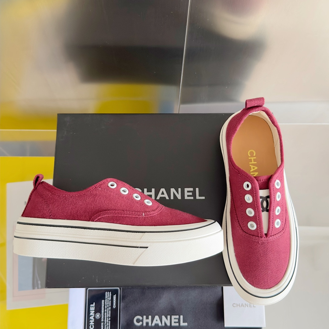 UA Ch*el SNEAKER