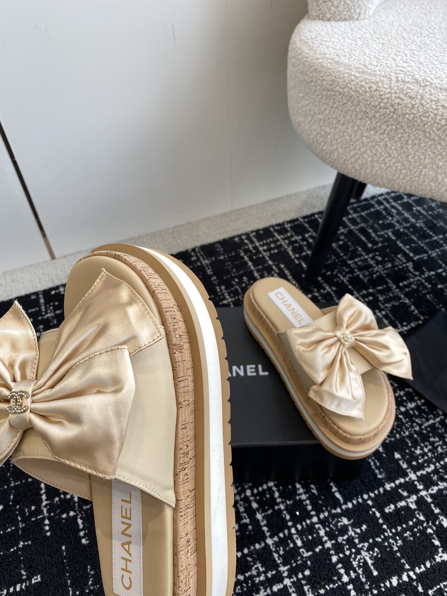 UA Ch*el PLATFORM SLIDES