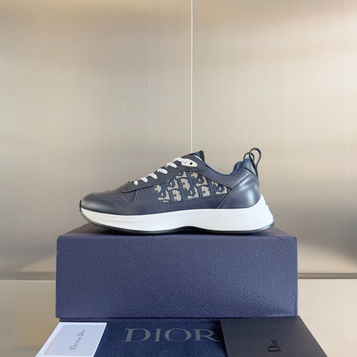 UA D*0r B25 Runner Sneaker