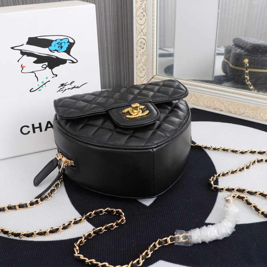 Ch*el 22s heart bag