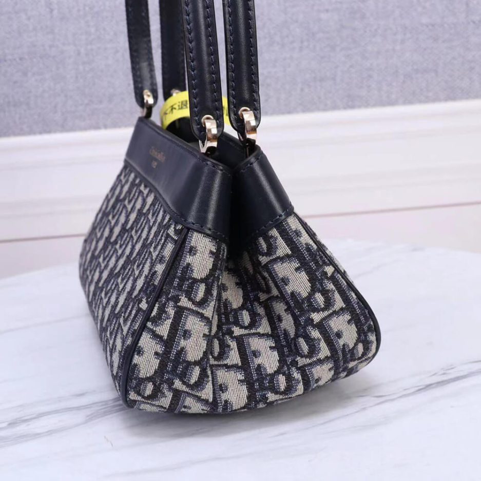 small D*or key bag