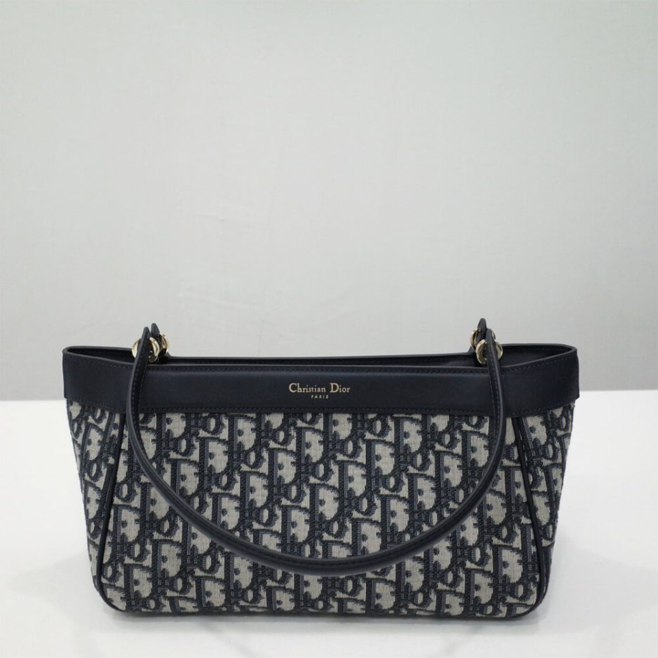 medium D*or key bag