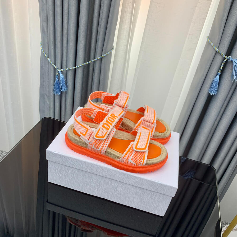 D*oract sandal