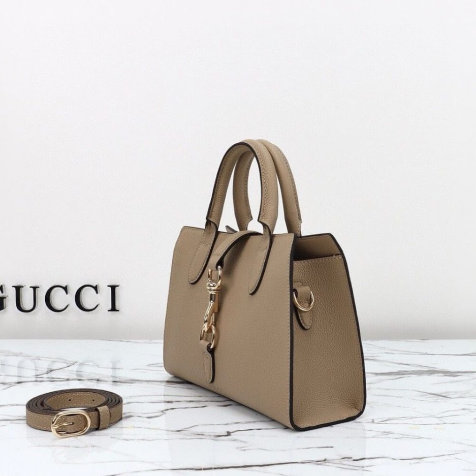 G*u*i small tote bag with hook closure