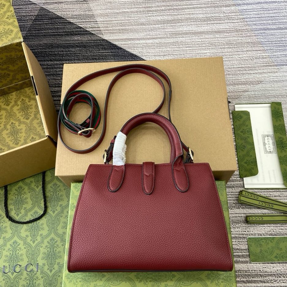 G*u*i small tote bag with hook closure