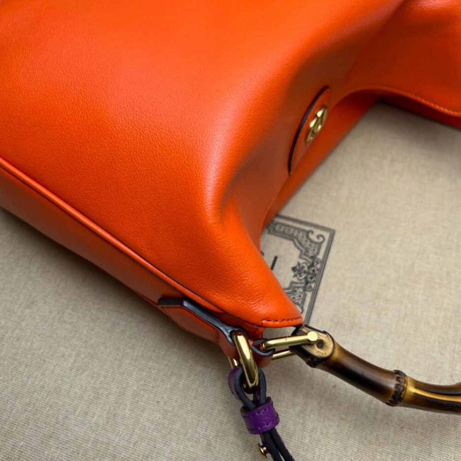 G*u*i diana medium shoulder bag