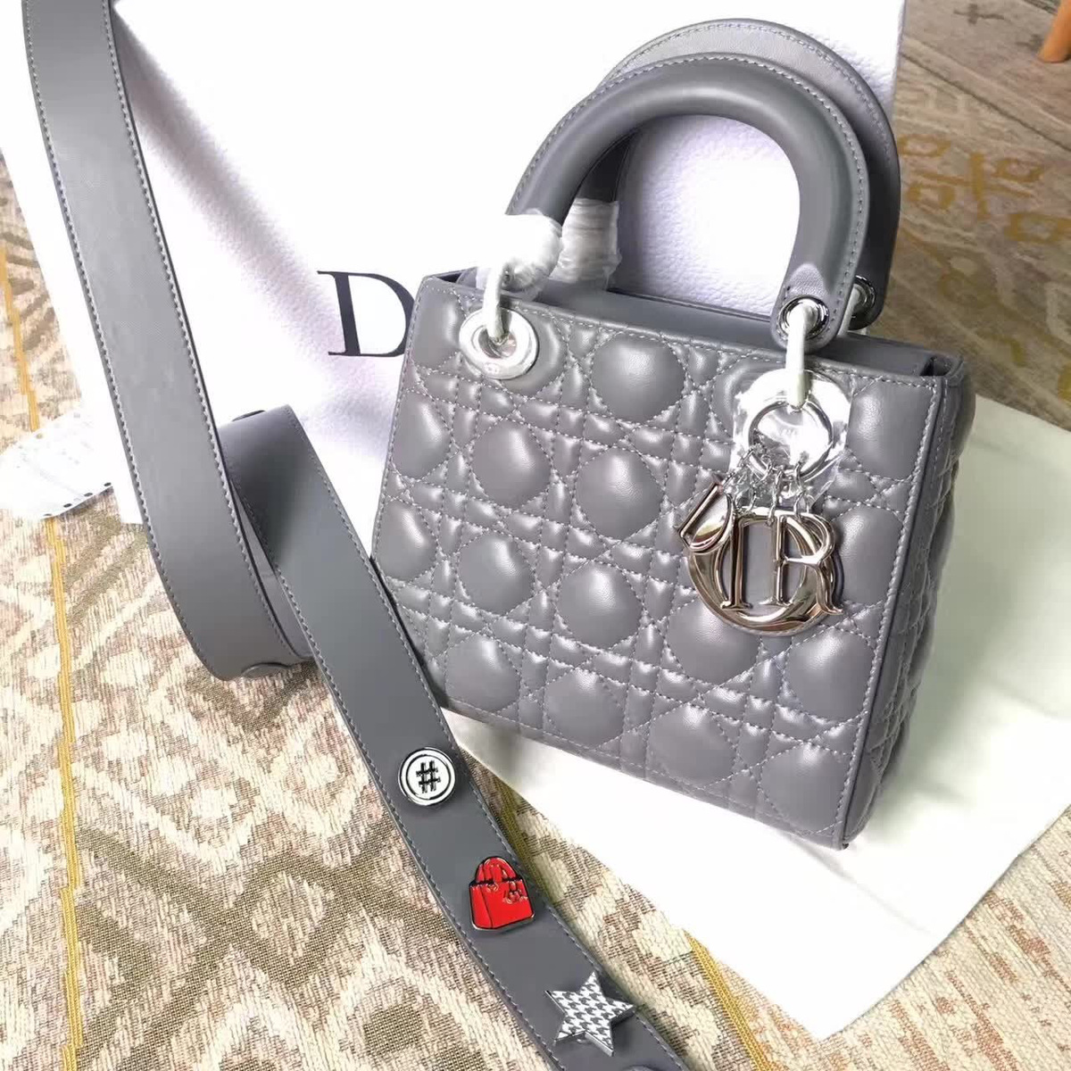 lady D10r 1585