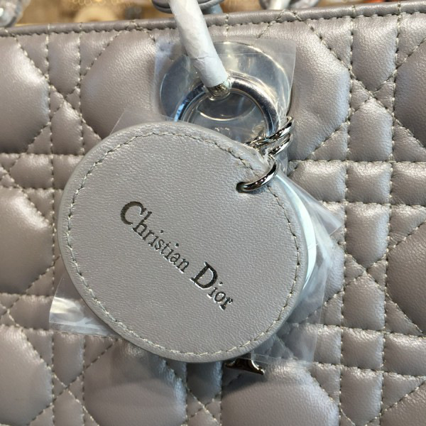 lady D10r 1642  31cm x 9cm x 24.5cm