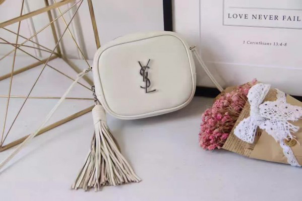 Y51 monogram blogger white 14cm x 12cm x 5cm