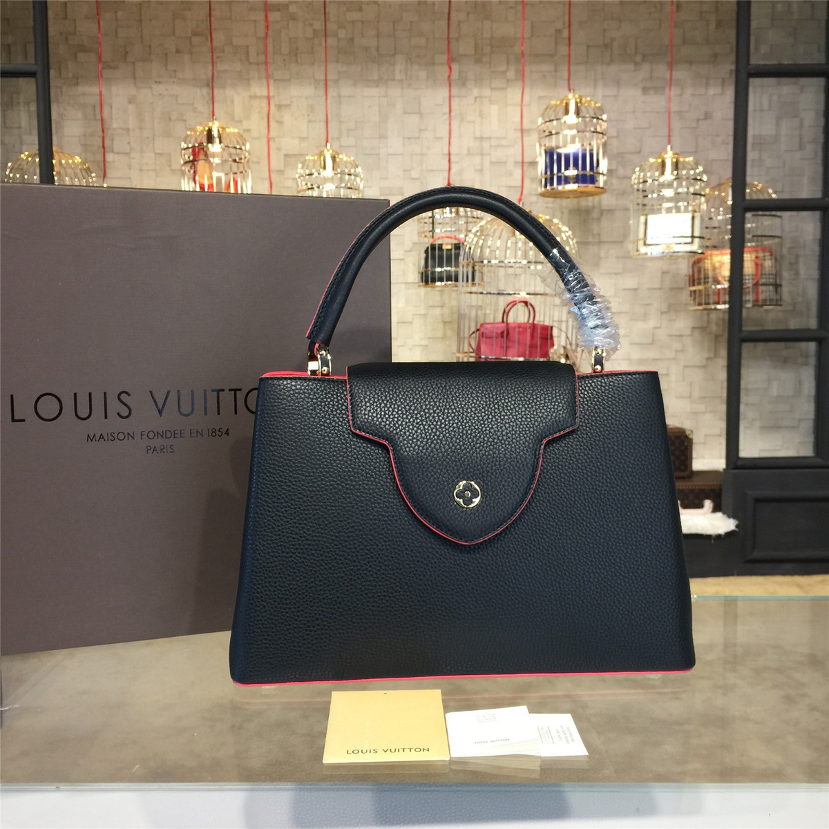 l0vis Vvtt0n capucines mm 3465  36cm x 13.5cm x 23.5cm