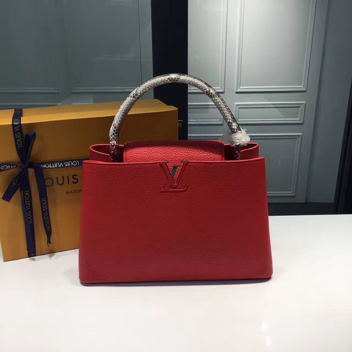 l0vis Vvtt0n capucines mm rubis 3680 36cm x 23cm x 14cm