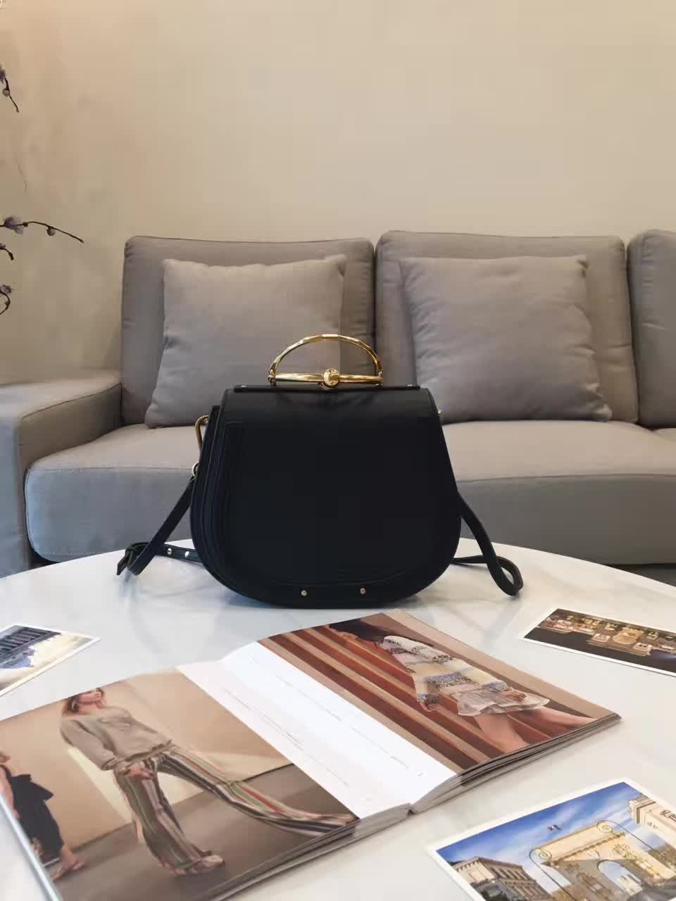 Ch10e leather nile z1325 19.5cm x 6.5cm x 16cm