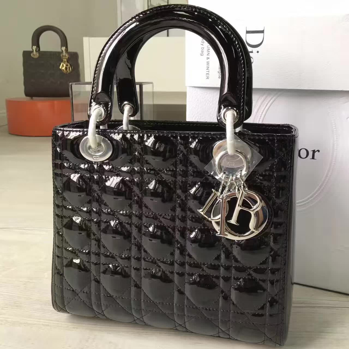 lady D10r 1596