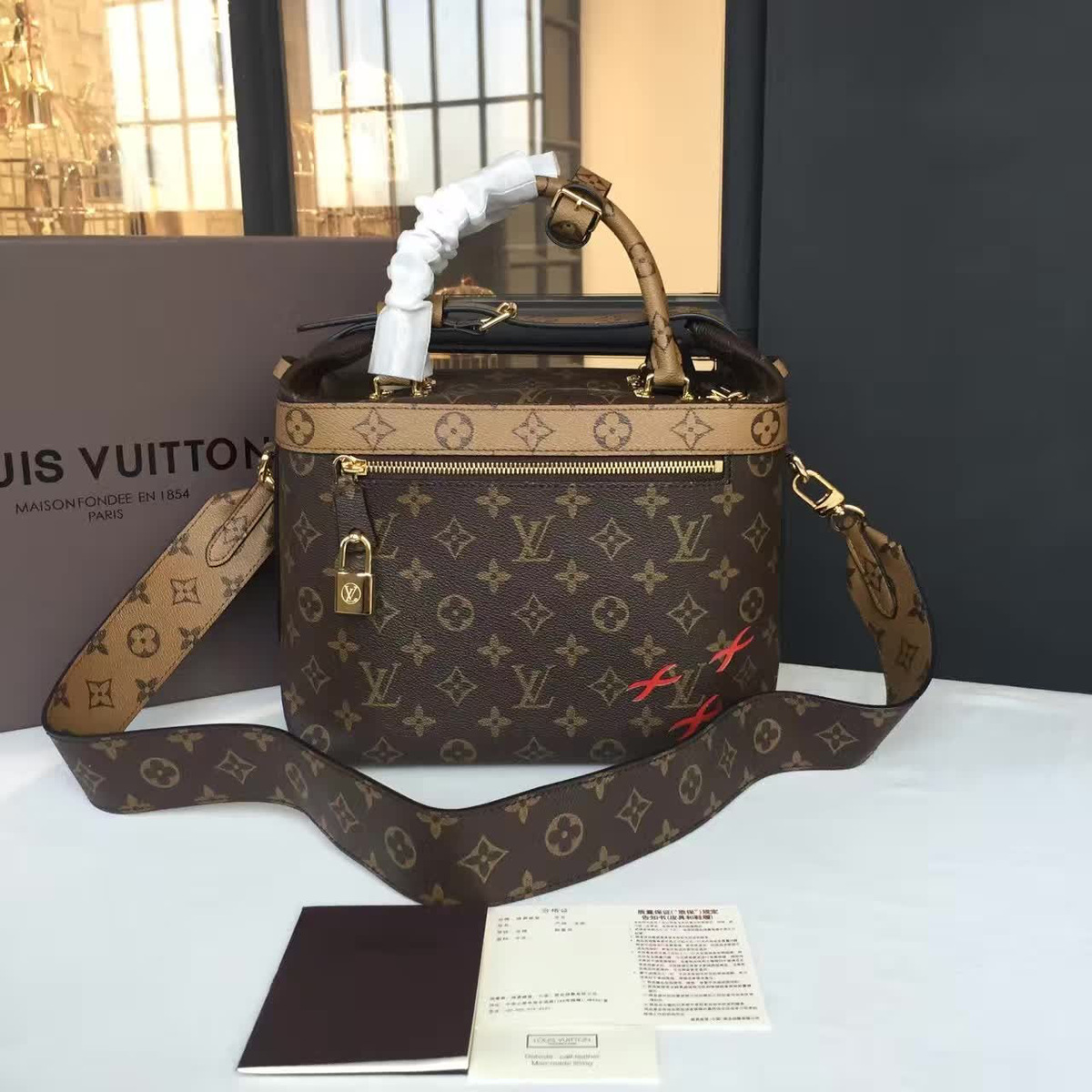 l0vis Vvtt0n monogram city cruiser lock 26cm x 21 cmx 13 cm