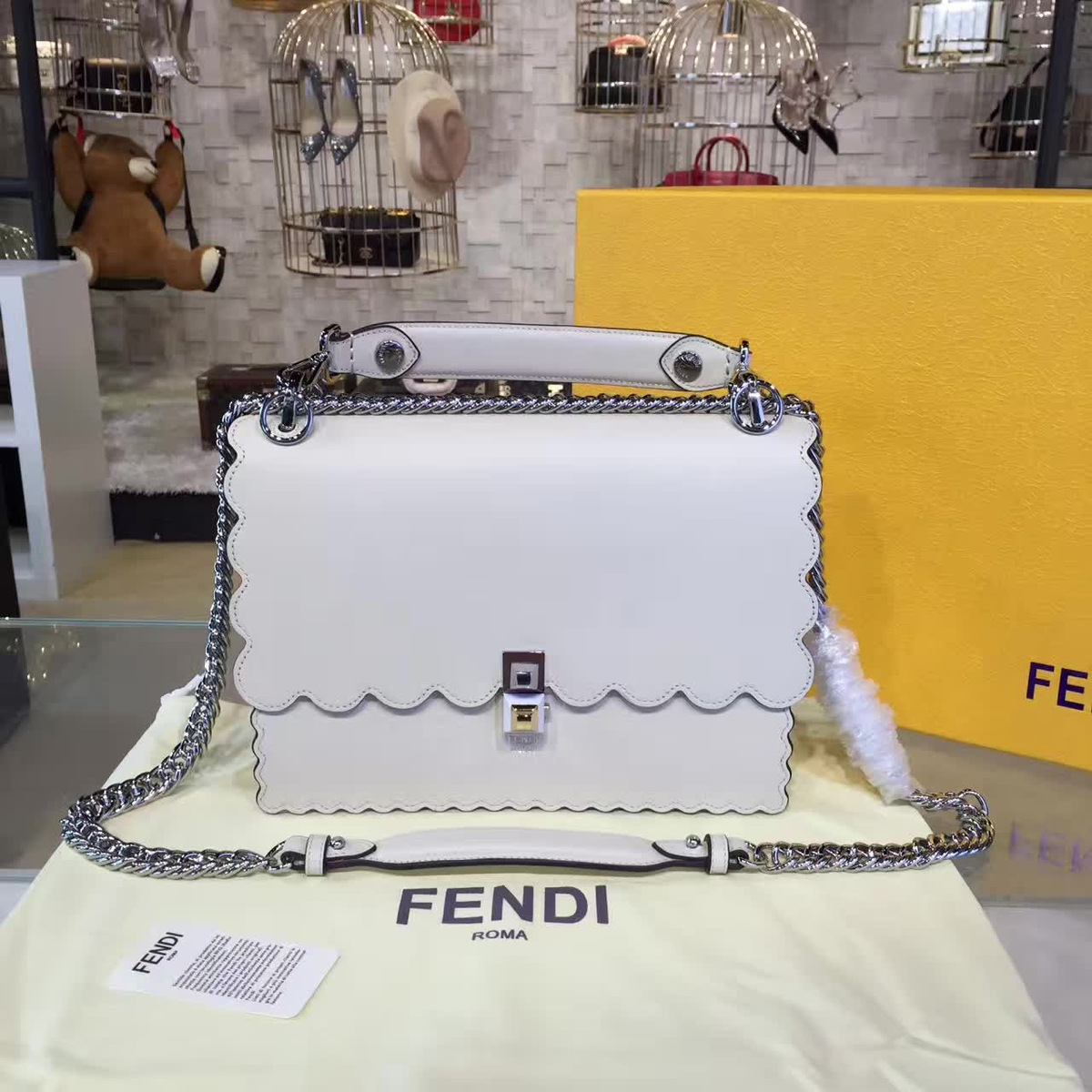 F**di kan i 1974 26cm x 8cm x 19cm