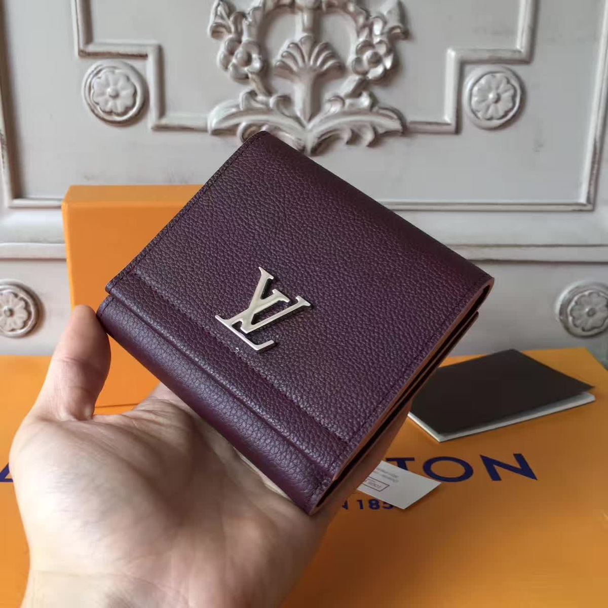 l0vis Vvtt0n lockme  cohotbag  ii compact wallet 3142