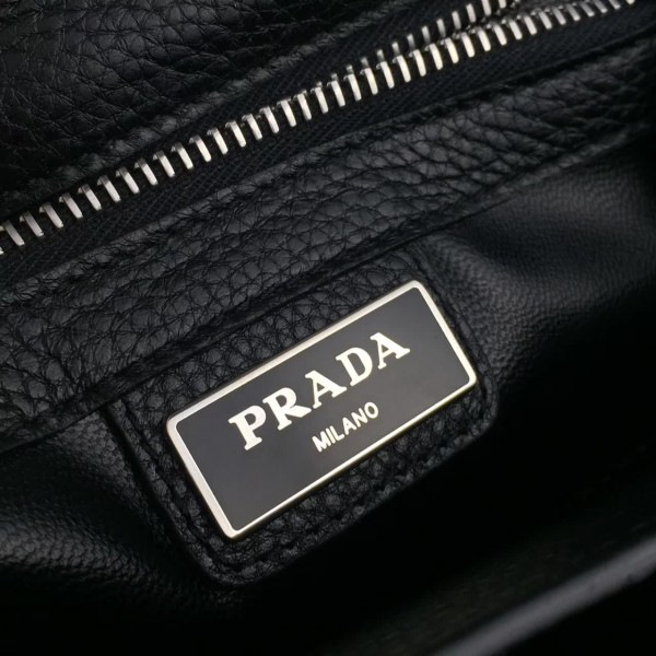 Pra*a leather briefcase 4327 26.5cmx9cmx27.5cm