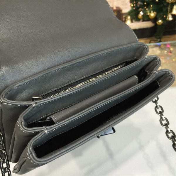 Pra*a metal closure 3924 23.5cm x 4.5cm x 15cm