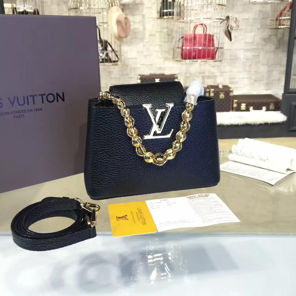 l0vis Vvtt0n capucines bb black 3155 27cm x 21cm x 10 cm