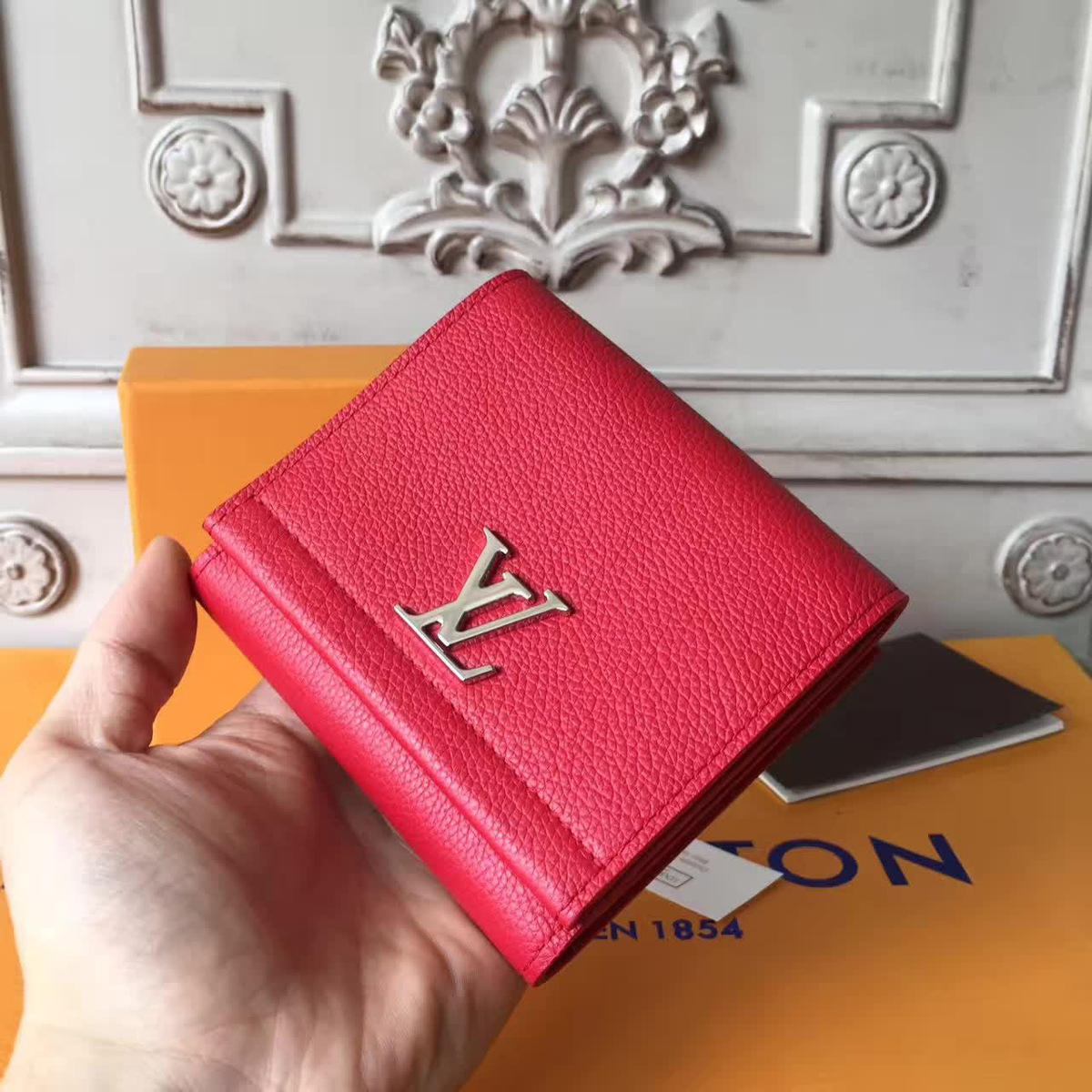 l0vis Vvtt0n lockme  cohotbag  ii compact wallet 3172
