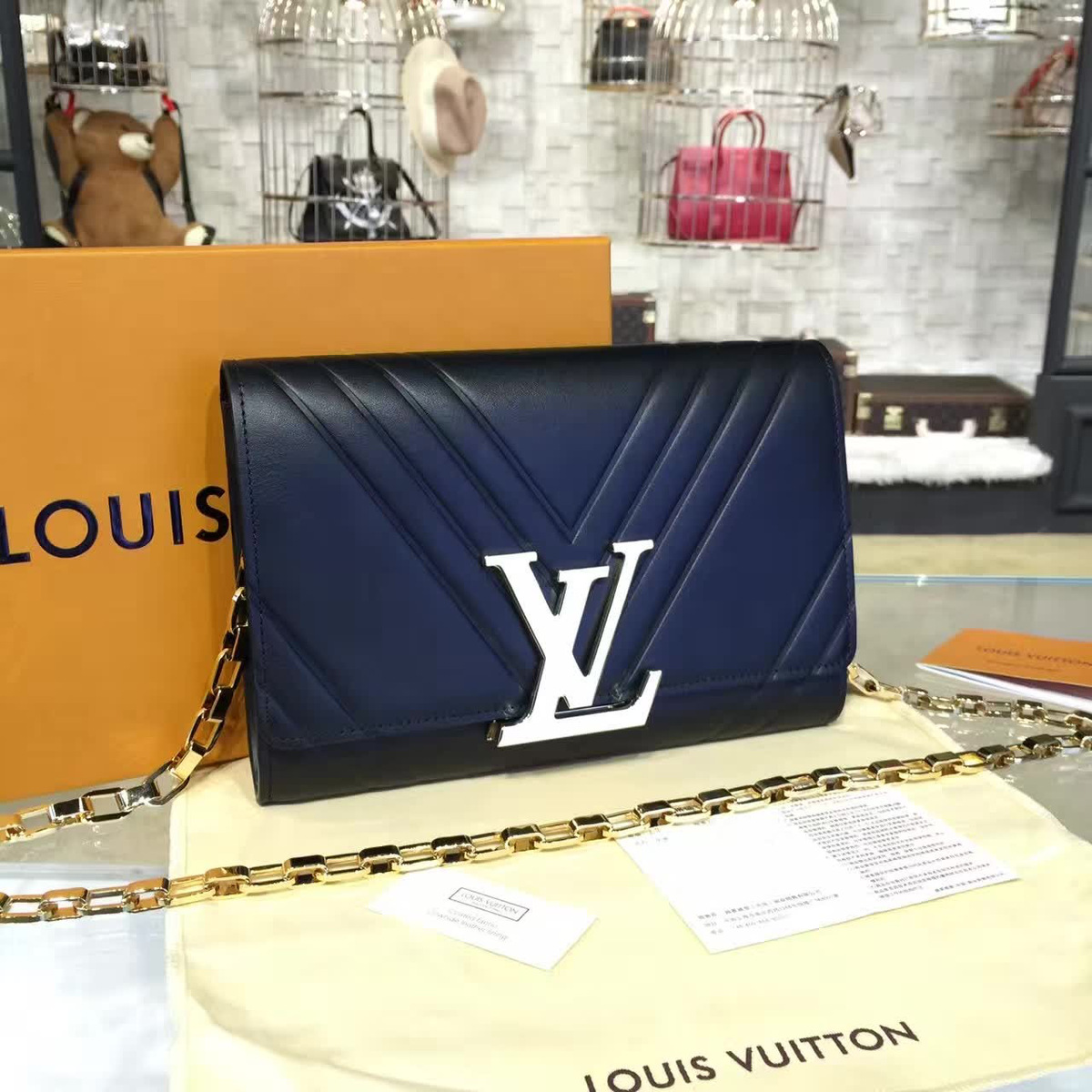l0vis Vvtt0n l0vise chain cohotbag  gm 3437
