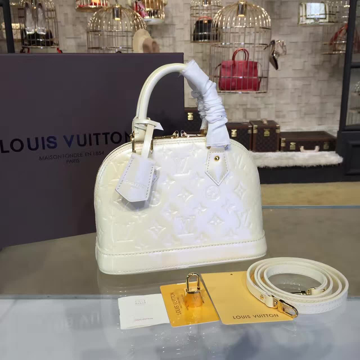 l0vis Vvtt0n alma bb monogram vernis leather_3536_24cm x 17cm x 14cm