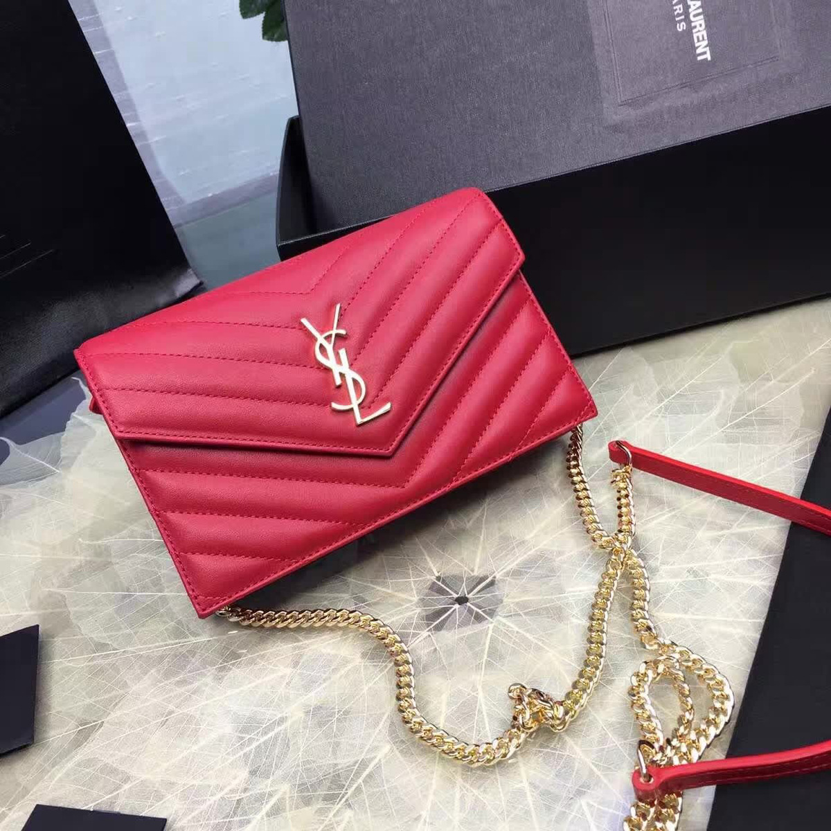 Y51 gold monogram college red  5072 19cm x 11.5cm x 4cm