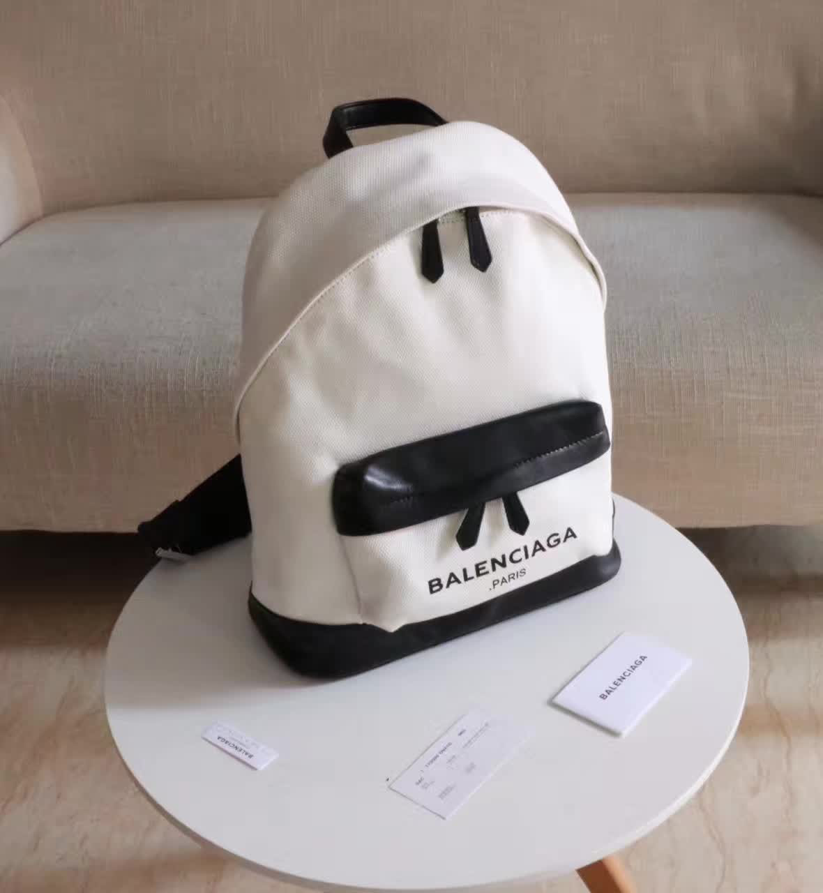 Ba1en*iaga backpack 33cm x 43cm x 13
