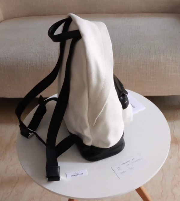 Ba1en*iaga backpack 33cm x 43cm x 13