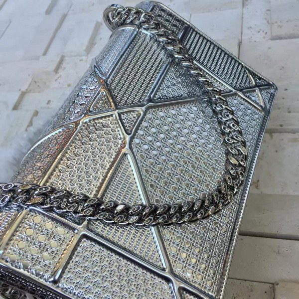 D10r ama 1770 21.5cm x 13cm x 8cm