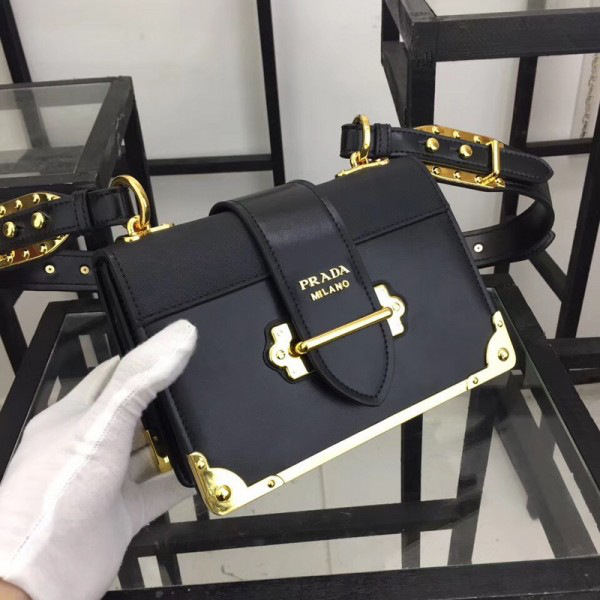 Pra*a cahier leather shoulder bag 1bd045 black 20 x 14.5 x 8.5 cm