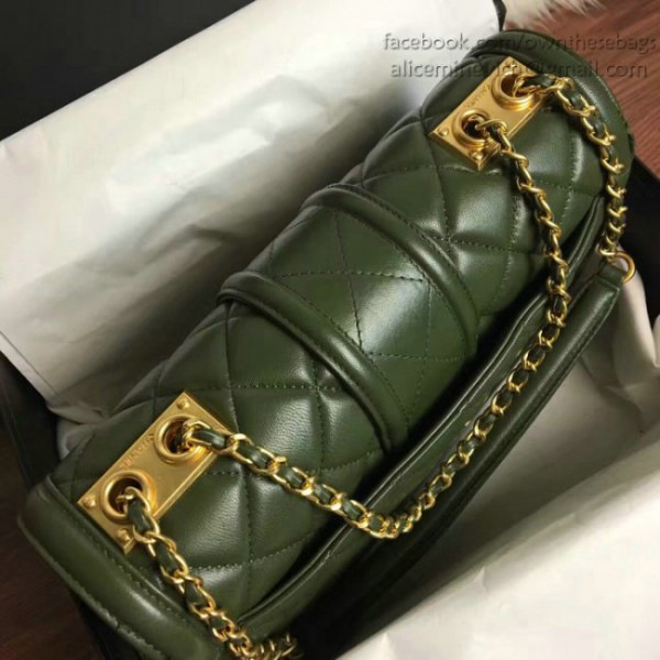 Ch**el quilted lambskin gold-tone metal flap bag green