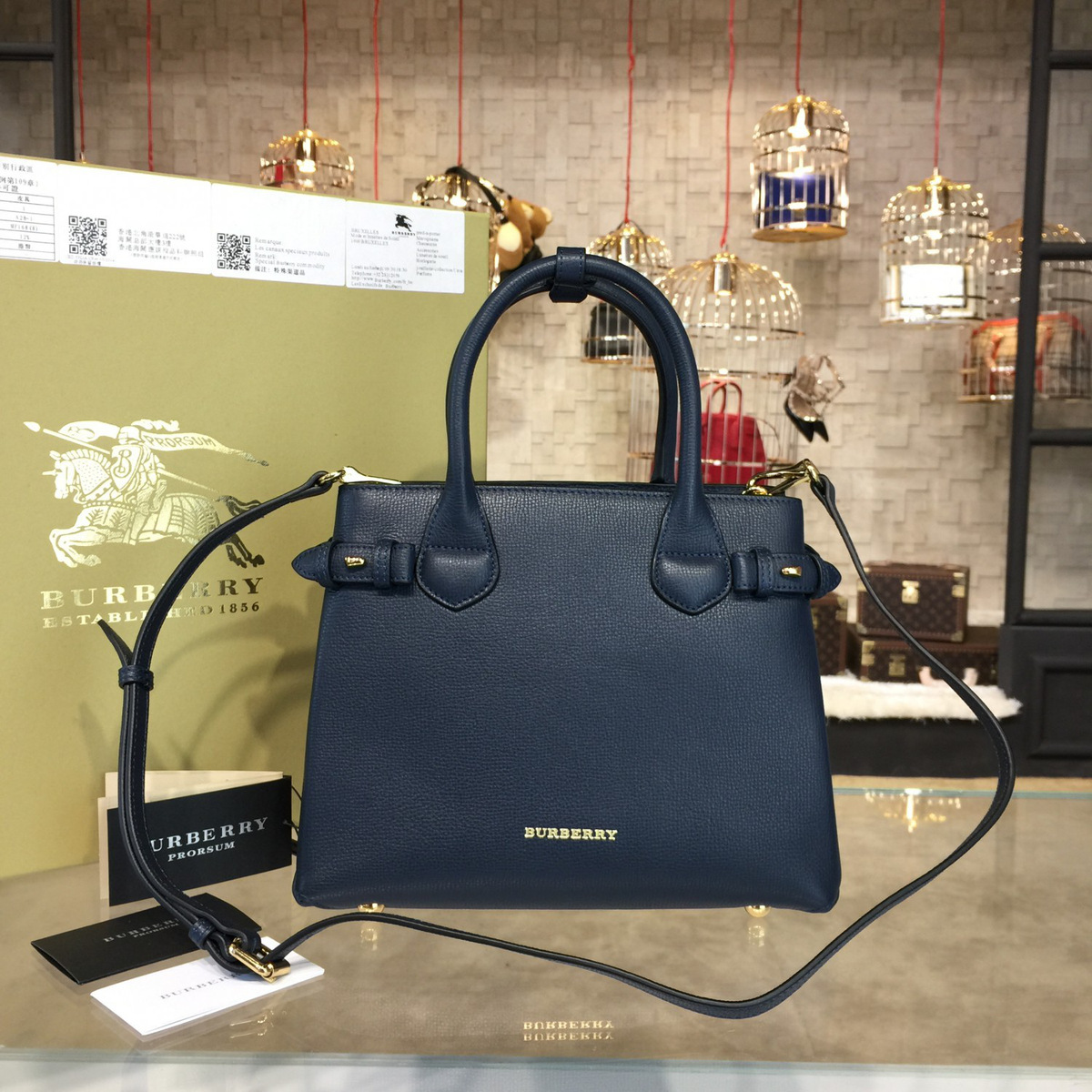 Bv*b*rry black shoulder bag 27cm x 11.5cm x 22cm