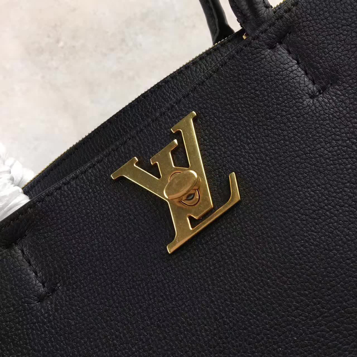 l0vis Vvtt0n m54570 black 38cm