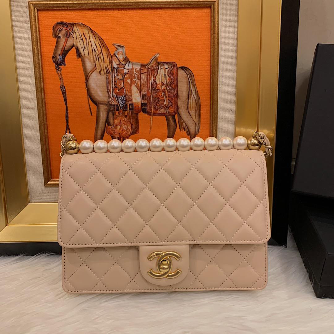 Ch**el classic rhomboid cover bag beige 21x4x16
