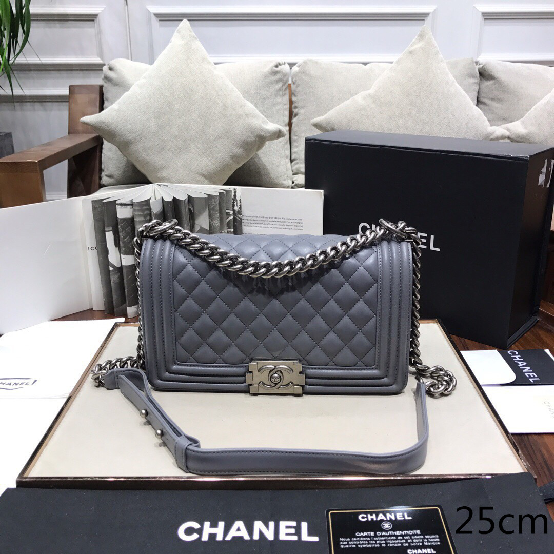 ch**el sheepskin classic D1am0nd hot mama burst grey silver hardware a67086