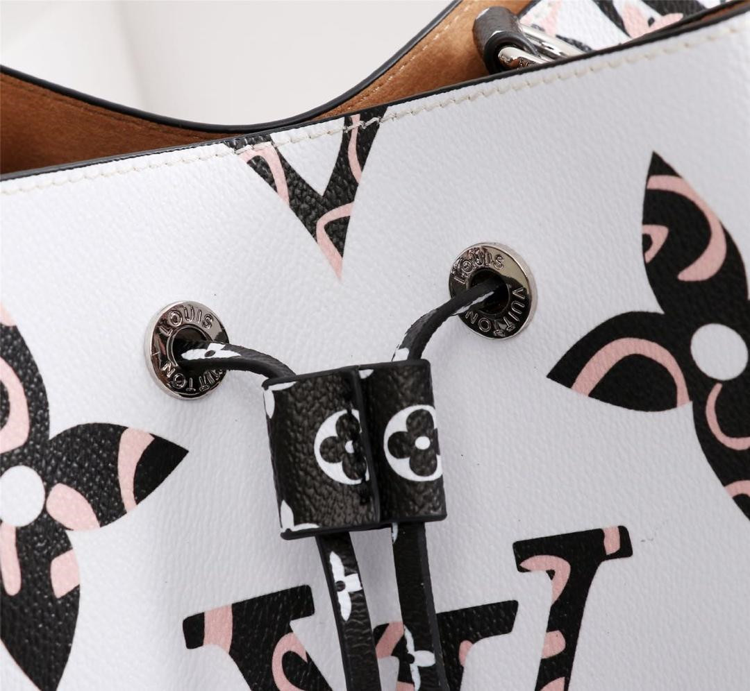 LV trendy bucket bag m44021 white