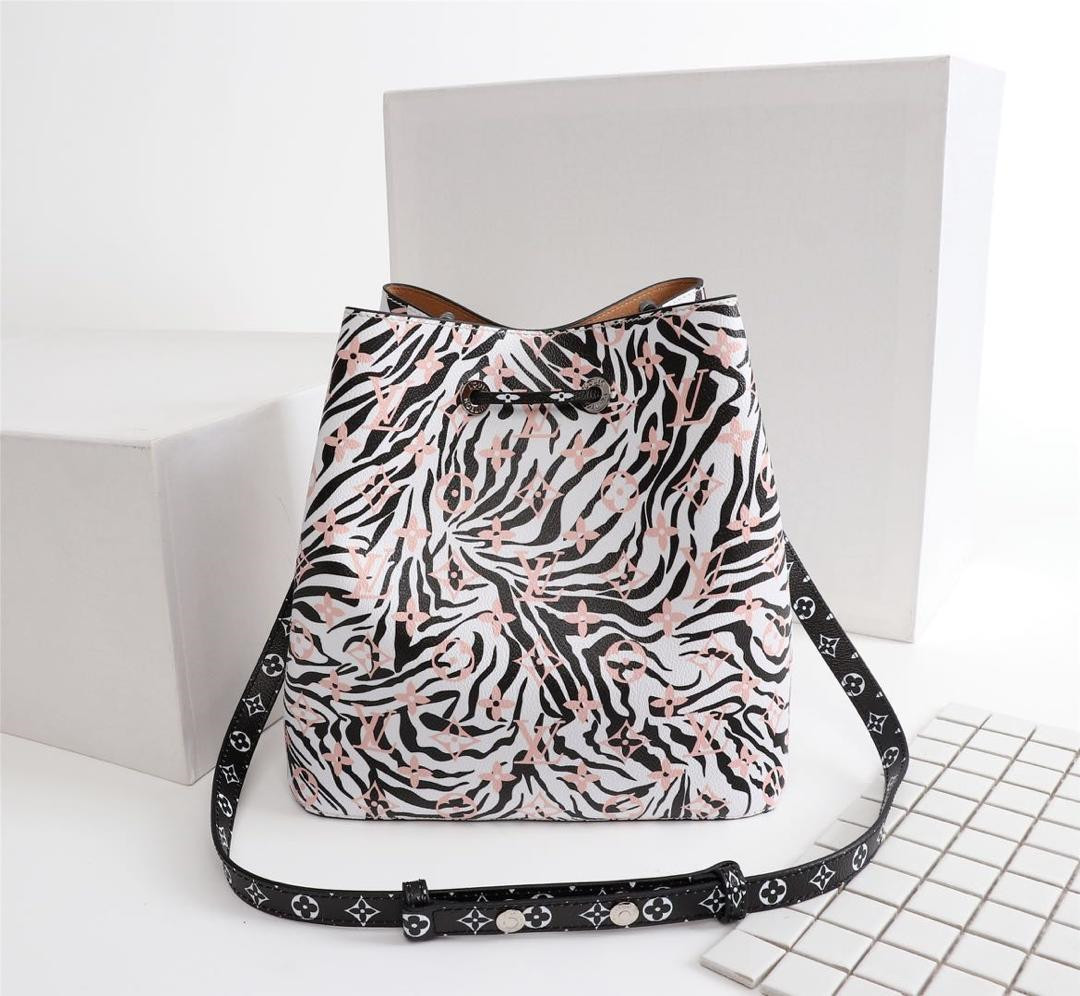 LV trendy bucket bag m44021 white