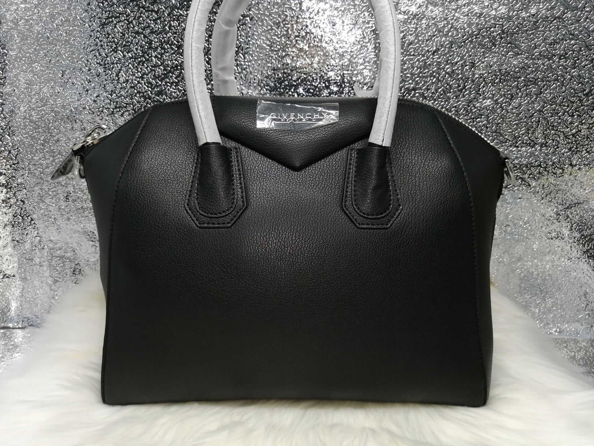 G1uenchy medium antigona handbag 3077