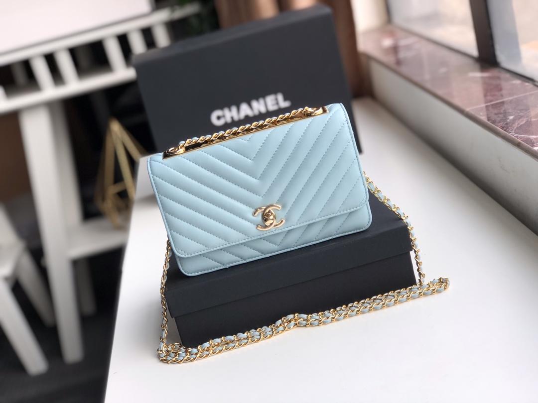 Ch**el lamb skin v-type chain bag blue 19x13.5x3.5cm