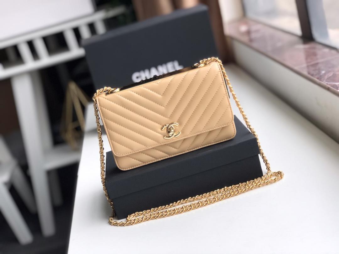 Ch**el lamb skin v-type chain bag yellow  19x13.5x3.5cm