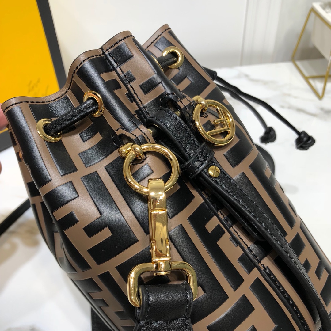 F**di mon tresor brown leather mini-bag  18*12*10cm