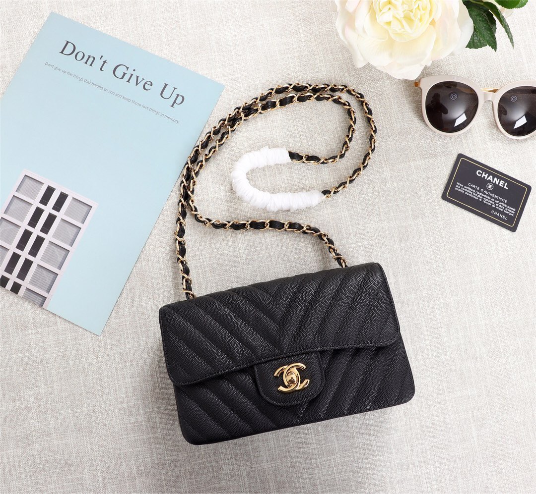 Ch**el classic flap bag caviar leather sliver&gold hardware 20cm black